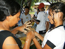 Trabalhando com Argila (artesanato regional)