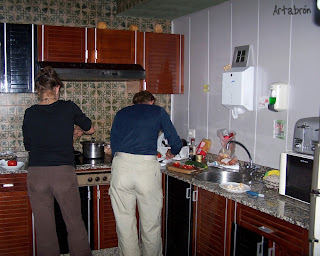 Cocinando en el albergue