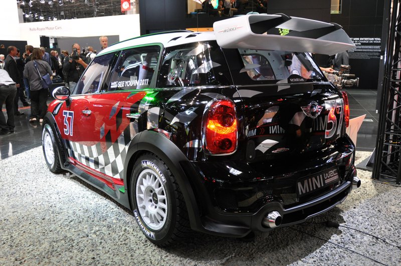 Looks Like a Car: MINI demonstrated a rally MINI Countryman WRC Live ...
