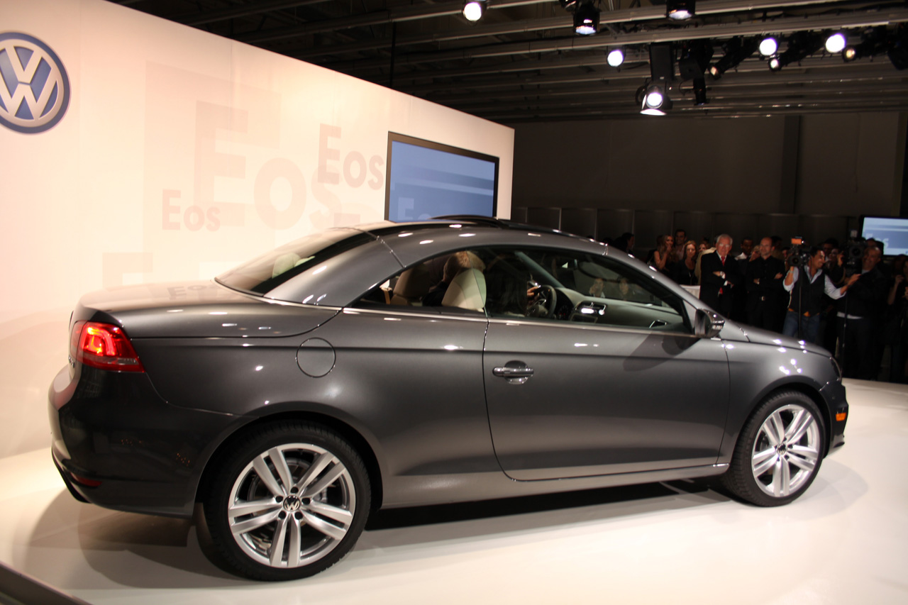 Garage Car Los Angeles 2010 Volkswagen presents a model 2012 of Eos live