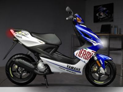 motorcycle news: Yamaha Aerox 50 Hurry And White