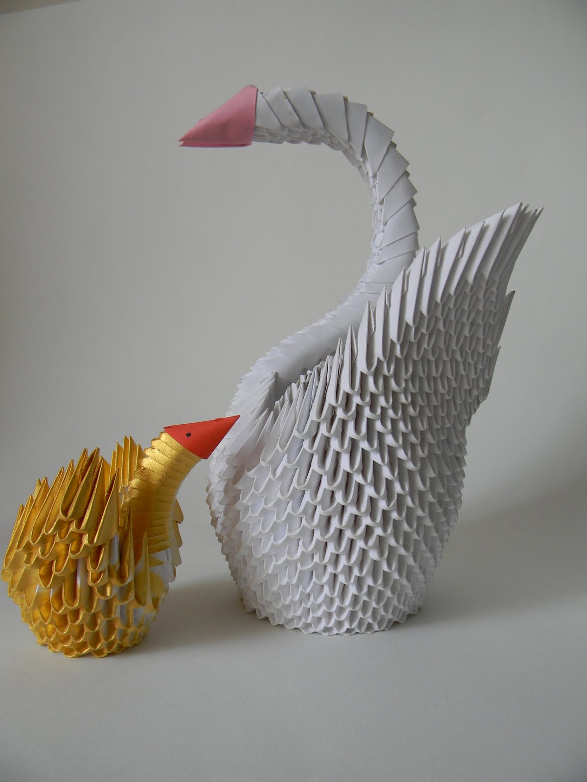 Бумажный лебедь. Оригами лебедь. Модульное оригами. Поделка лебедь из бумаги. Модульное оригами лебедь.