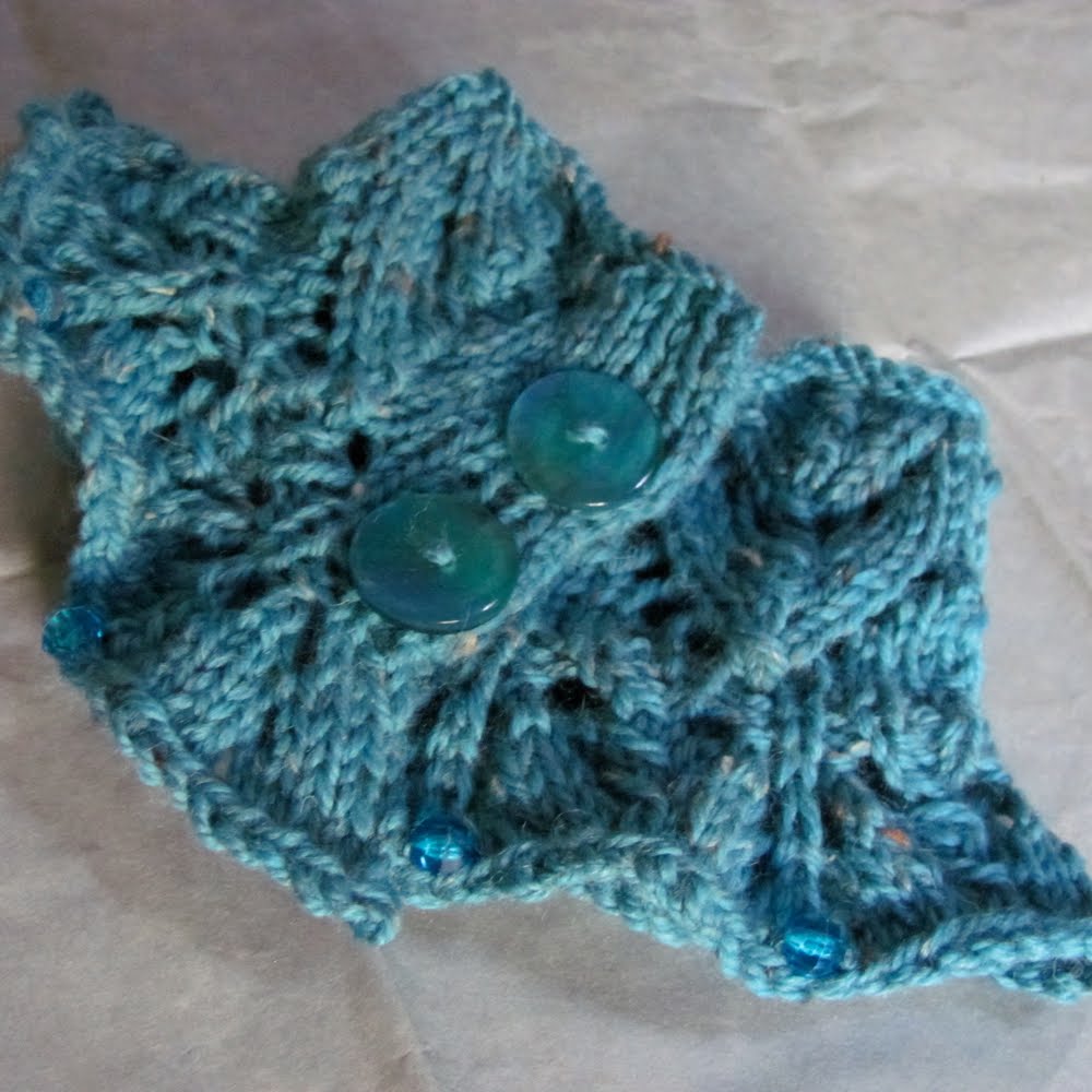 Fashioned by Lyndell: Knit knit knitty knit