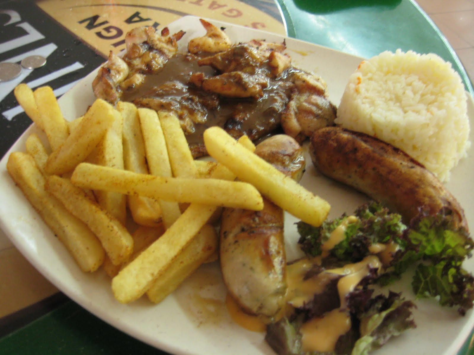 Why isn't there mouseflavored cat food?