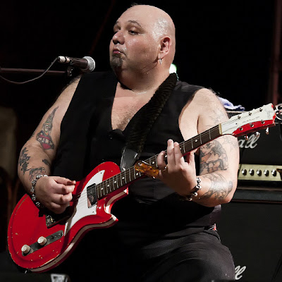man Popa big big guitar chubby Dilligard recommends Girl naked ass hole