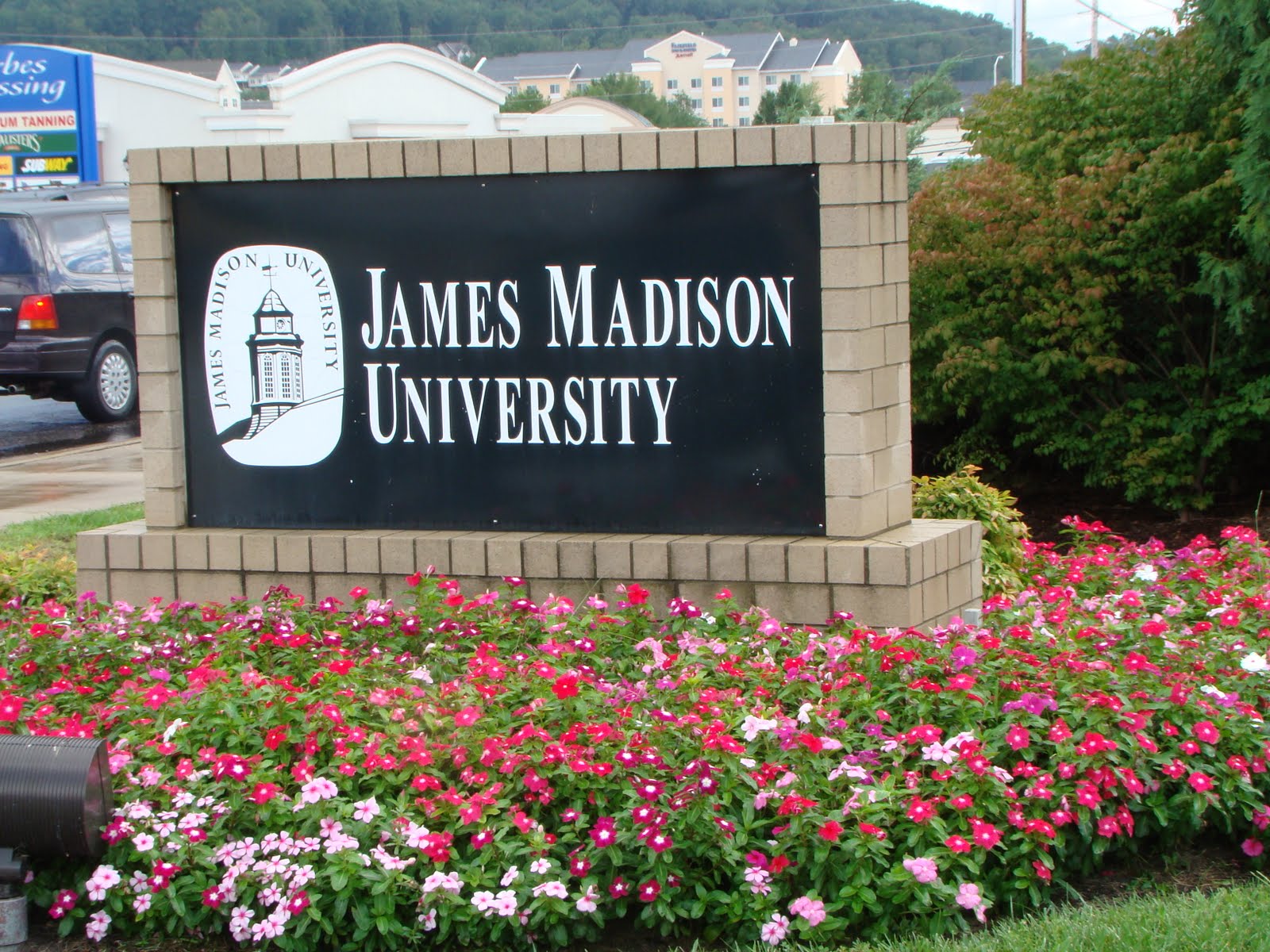 The Holladay Family JMU Move In Day