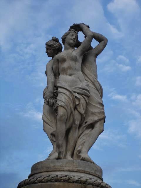 [les+trois+graces.jpg]