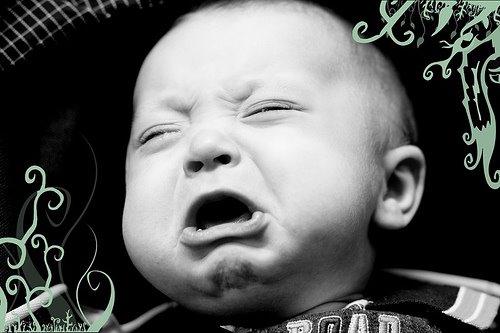 [siyah_beyaz_aglayan_bebek.jpg]