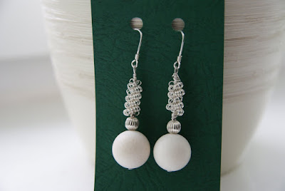 Kolczyki z białym koralem