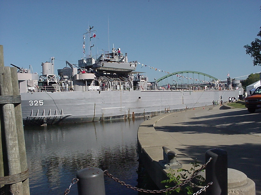 COUNTRY WHISPERS A BIT BEHIND & OUR TOUR OF THE LST 325