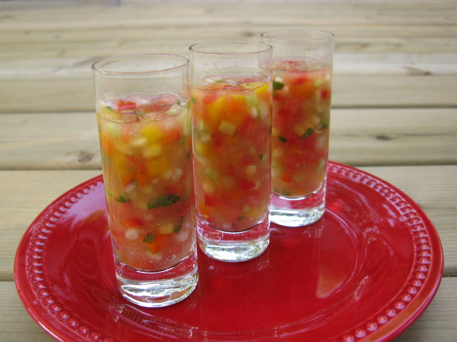Au gré du marché Gaspacho de melon jaune à la brunoise de légumes