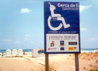 señal que indica playa accesible