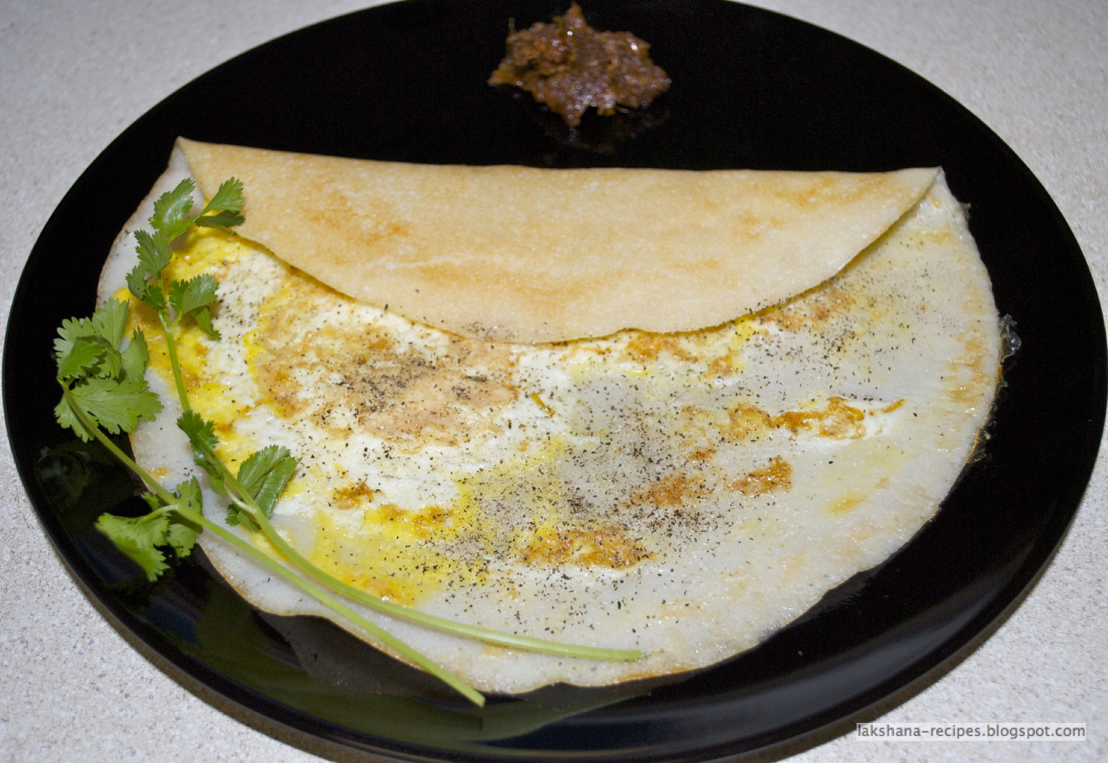 lakshanarecipes Muttai Dosai (Egg Dosa)
