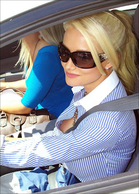 Sexy Holly Madison Cleavage show ~ Celebrity wallpapers