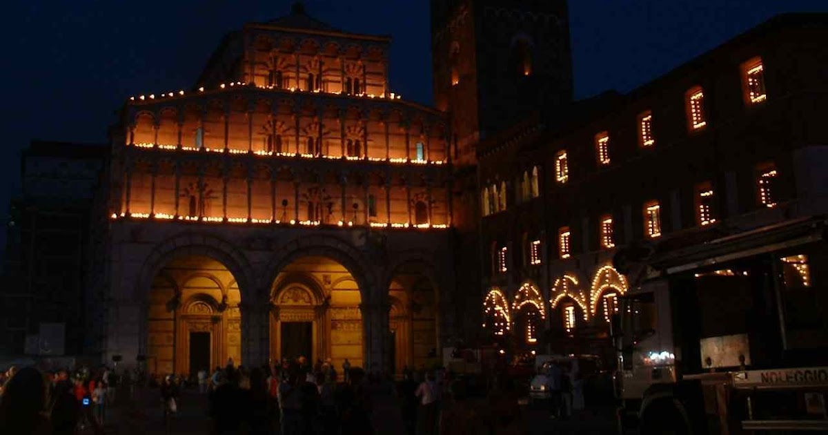 La Luminara di Santa Croce a Lucca GIROVAGATE IDEE DI VIAGGIO