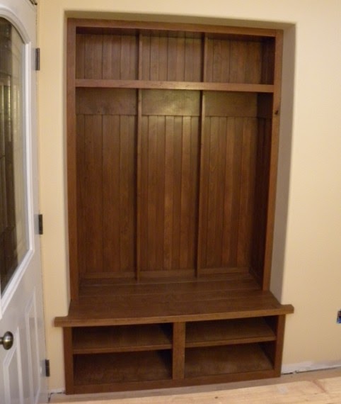 Single seat hall tree