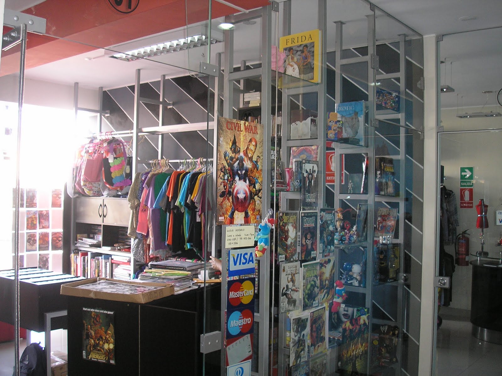 Comic Noveno Arte: Una vuelta por la tienda PBC (Productos Básicos ...