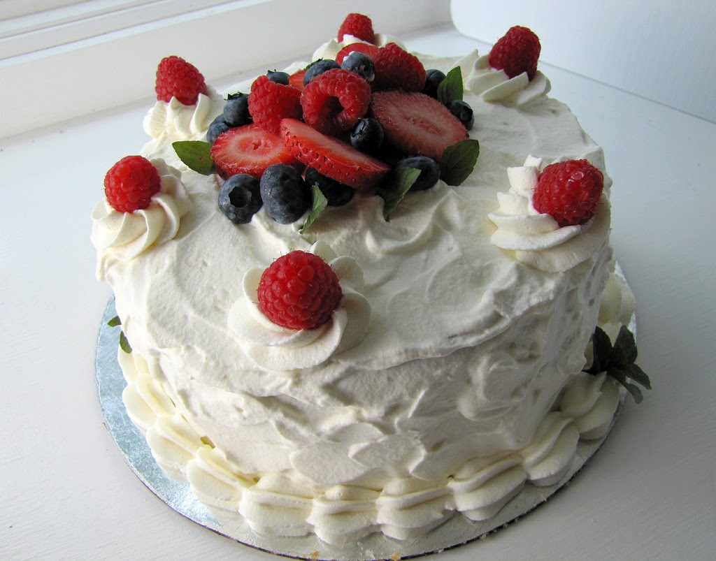 Zucchero Dolce sweet sugar Berries & Cream Cake
