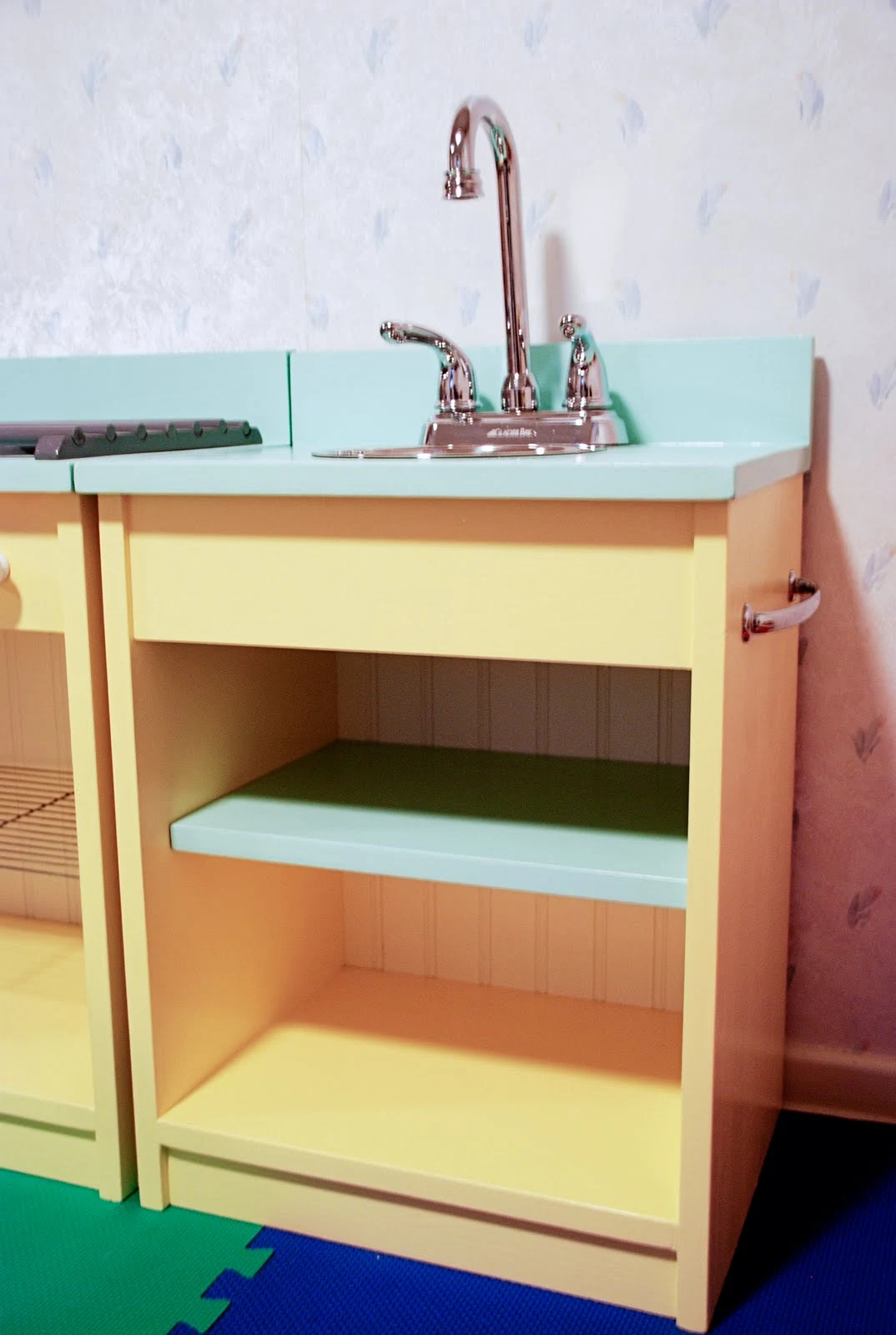 diy wooden play kitchen, play kitchen stove, play kitchen sink, homemade play kitchen, diy toy kitchen