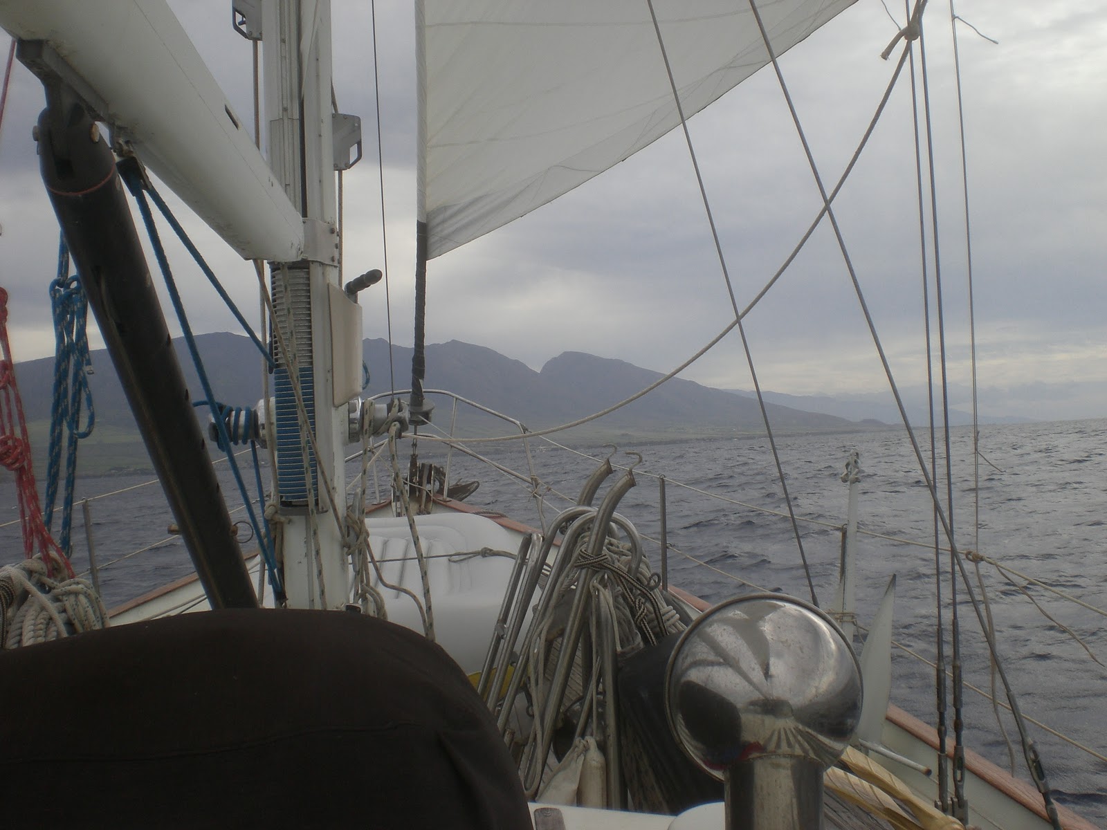 SAIL SOLITUDE! Sailing in Hawaii To Maui, North Molokai and Oahu