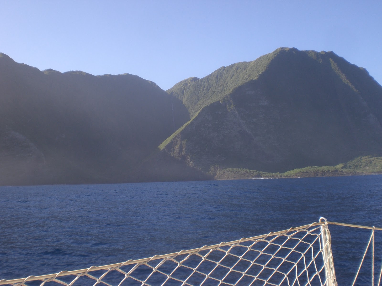 SAIL SOLITUDE! Sailing in Hawaii To Maui, North Molokai and Oahu