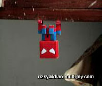 Upside-down Spiderman Papercraft