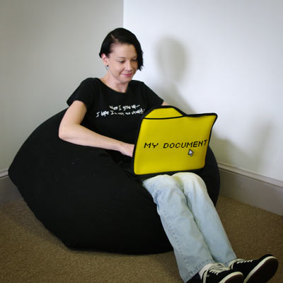 [a8e3_my_documents_laptop_sleeve_inuse.jpg]