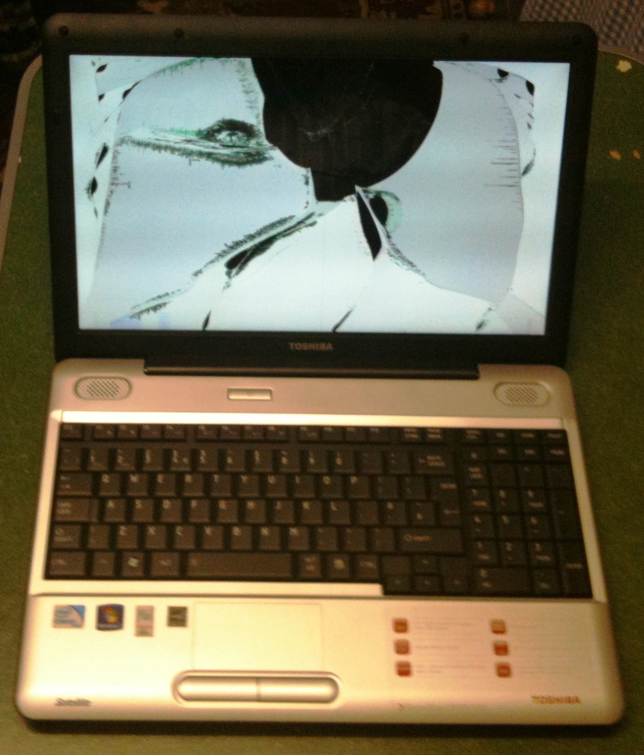 Screen repair, Laptop lcd, Laptop Screen Replacement Toshiba Satellite