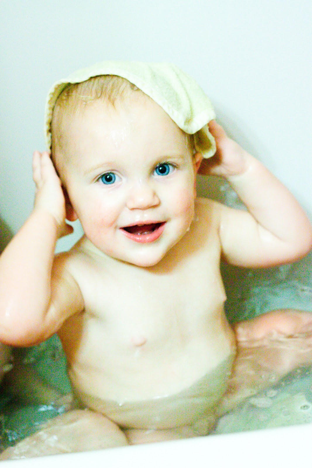 The Ferrie Girls: Bath Time Fun!