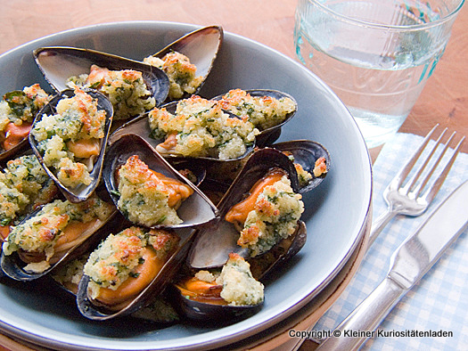 Gratinierte Miesmuscheln mit Parmesan-Kräuterkruste