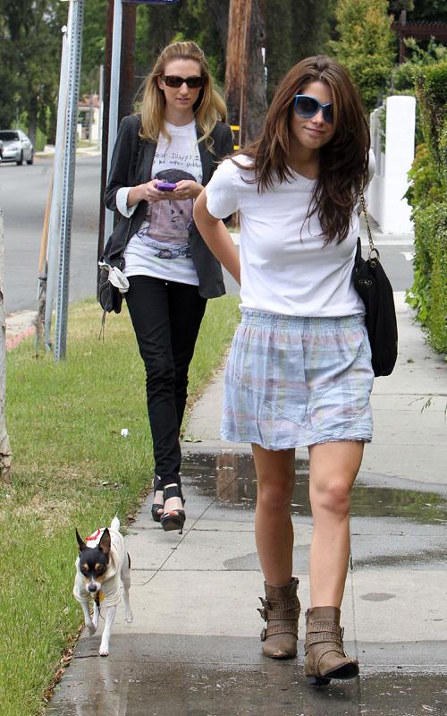TeenCelebBuzz: Ashle Greene: Dog Walking Darling