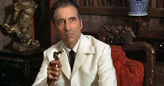 bond-moore-man-with-the-golden-gun-lee.j