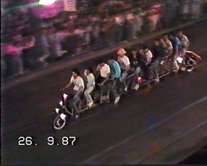 [1987+-+la+bici+03.jpg]