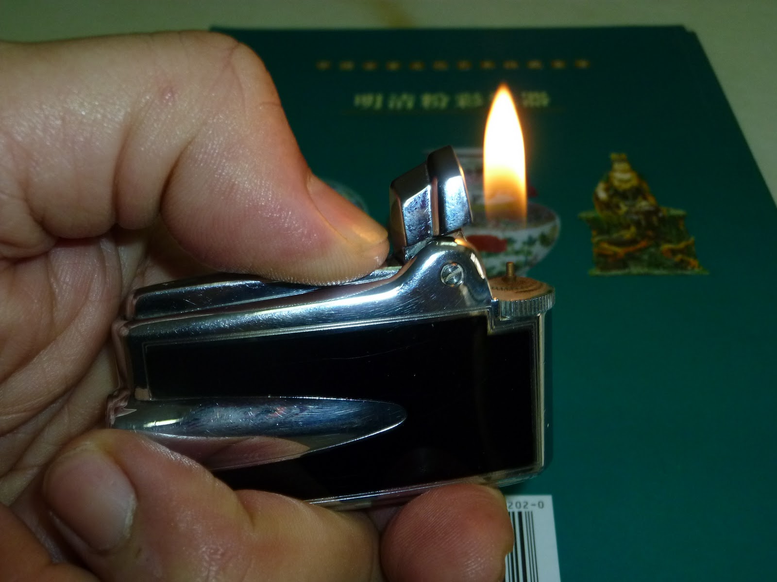 COLLECTIBLE CURIO: Lighter: Vintage Ronson Varaflame with Black lacquer ...