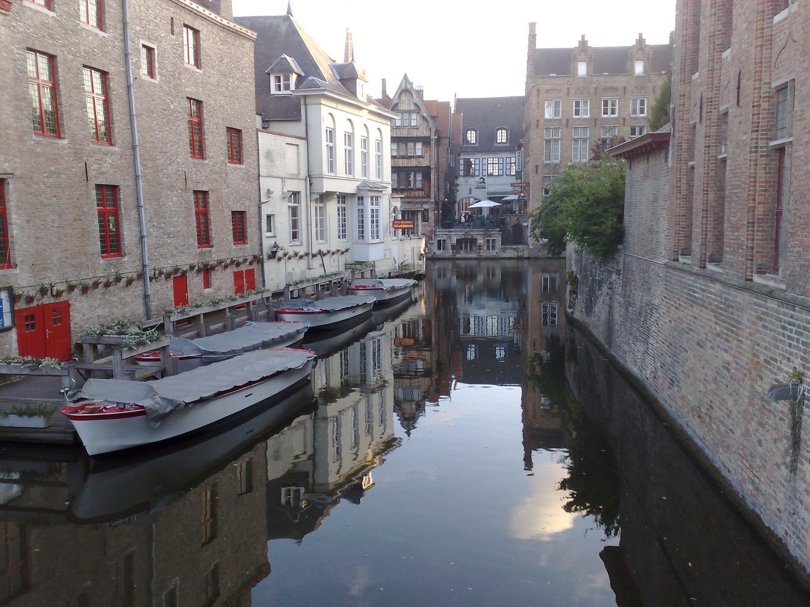 [J21062009294+-+Brugge+canal.jpg]