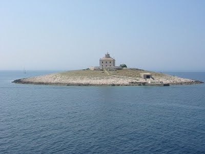 Pokonji dol island
