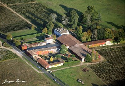 Photo aérienne du chateau Le Tuquet dans le vignoble des Graves