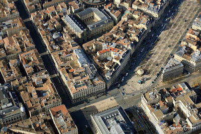 Photo aérienne des Allées de Tourny avec au premier plan, le Grand Théâtre et le Grand Hôtel de Bordeaux