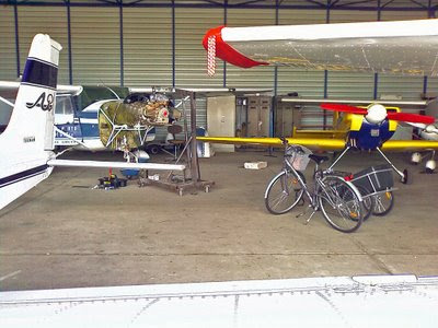 Vue aérienne du hangar dans lequel est logé notre Cessna FBKQQ