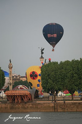 Les mongolfières décollent des Quinconces à Bordeaux