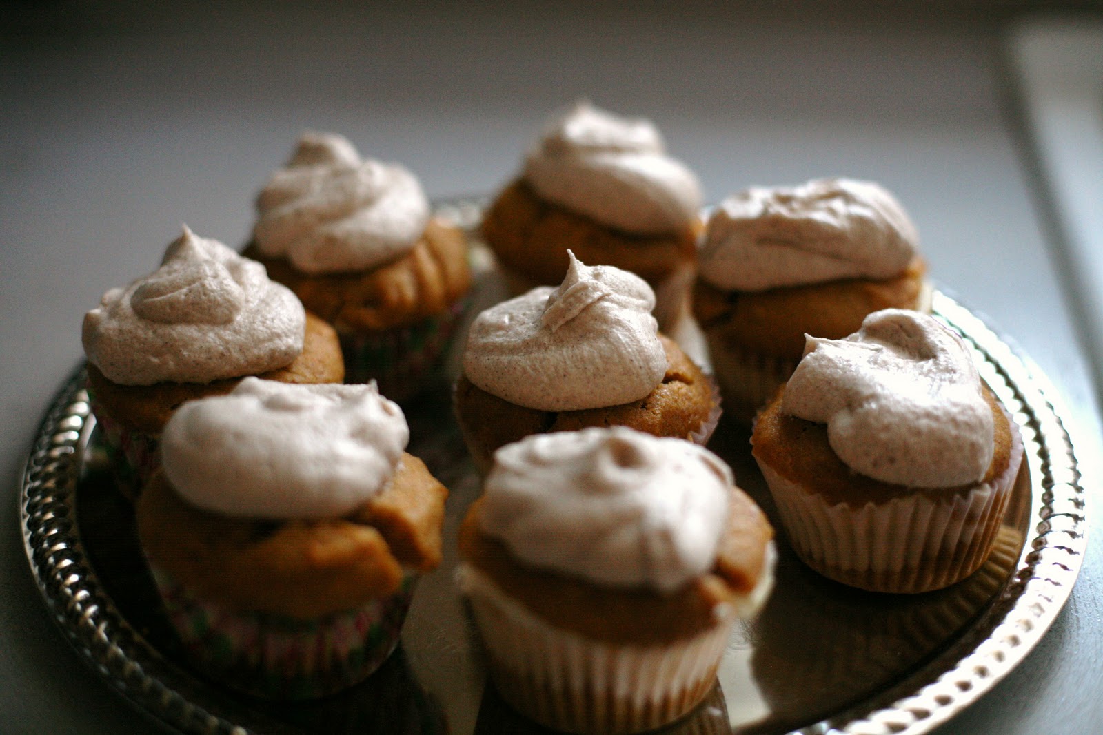 That s Damn Good Cheesecake Filled Pumpkin Cupcakes With Cinnamon Frosting