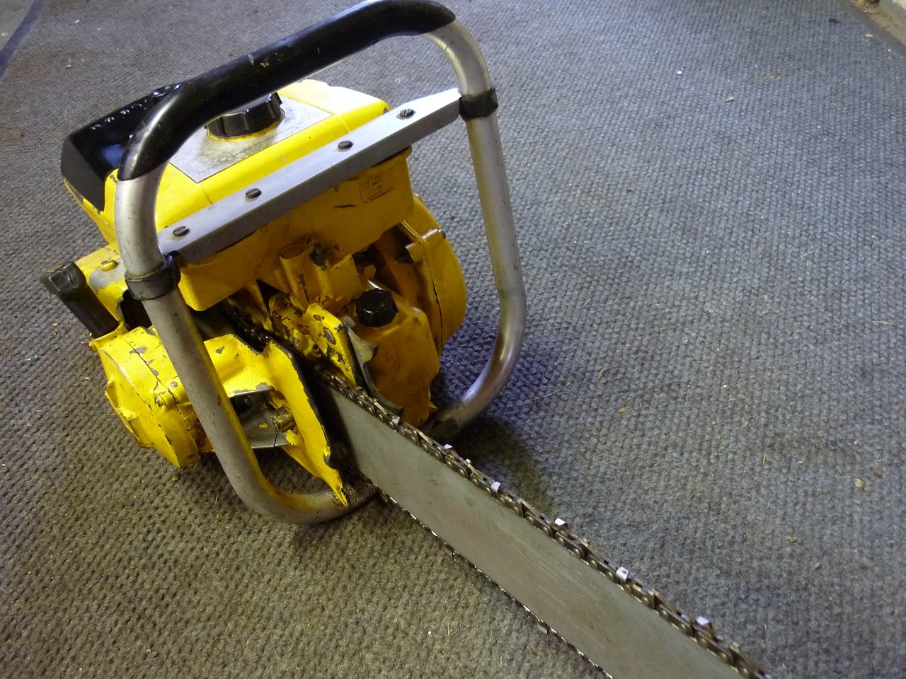 VINTAGE CHAINSAW COLLECTION MCCULLOCH 740.