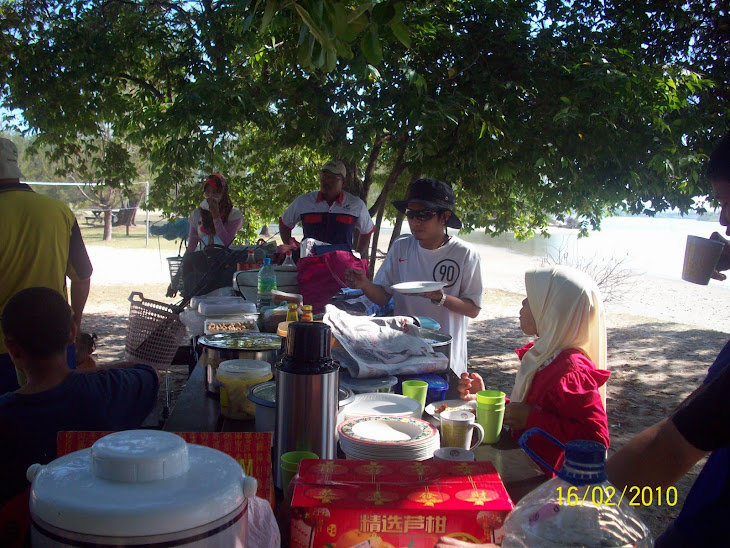 Picnic di Karambunai Lagoon.