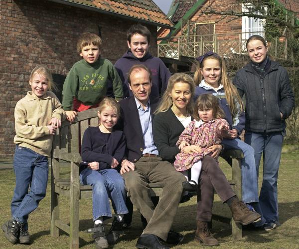 [ursula+von+der+leyen.jpg]