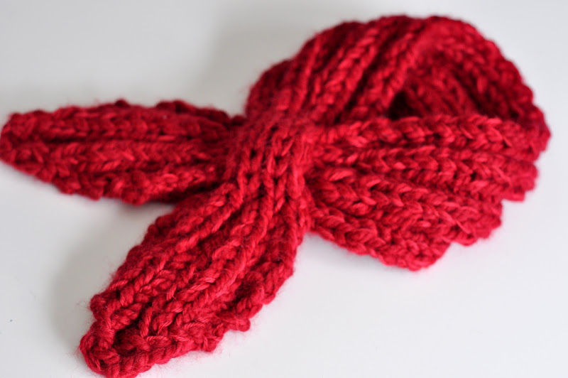 Aesthetic Nest: Knitting: Looped Scarflette for Me (Pattern Giveaway ...