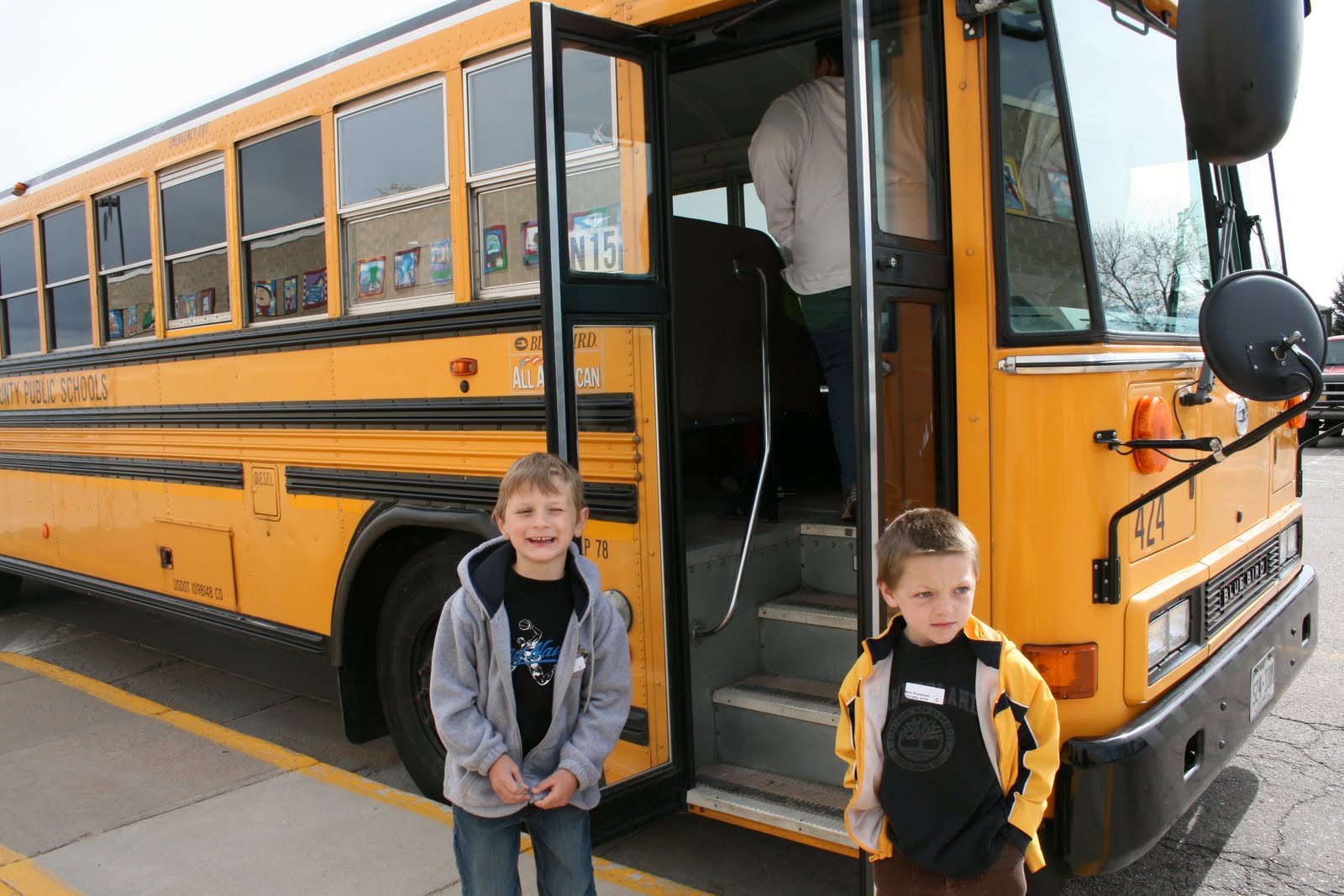 Перевозка детей автобусом заказ. Автобусные экскурсии для школьников. Автобус для школьников. Школьные экскурсии автобусные. Школьная экскурсия.