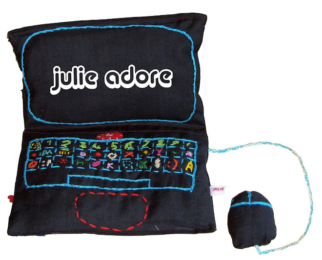 JULIE ADORE PREMIERE VERSION