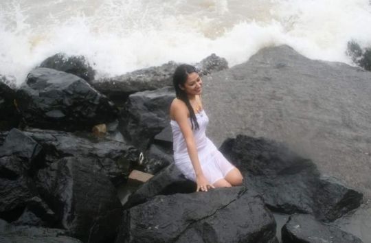 [Anjali-Pandey-wet-and-sexy-in-white-8.jpg]