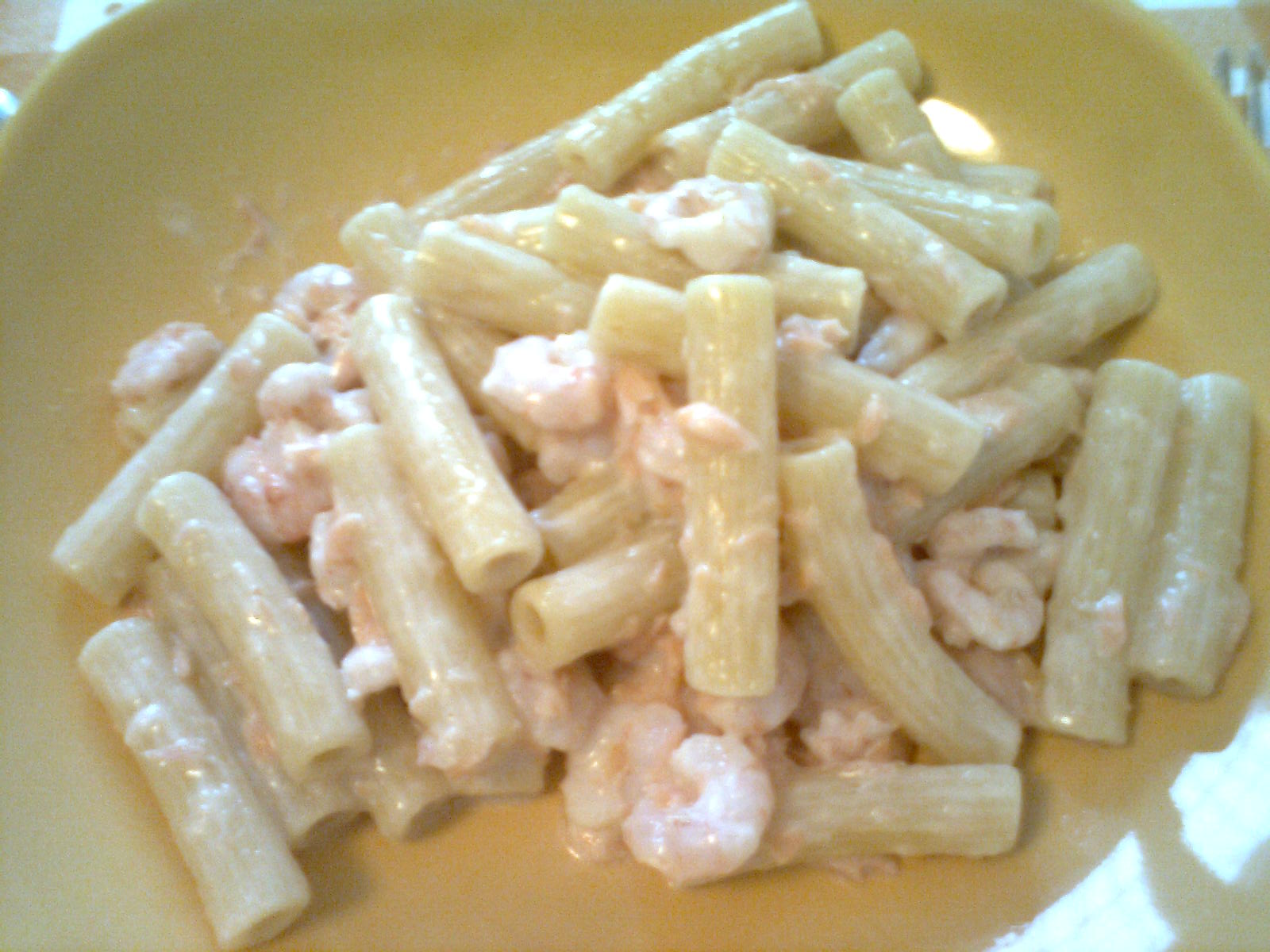 Ricetta: Pasta al Salmone e Gamberetti Ricetta: Pasta al Salmone e Gamberetti