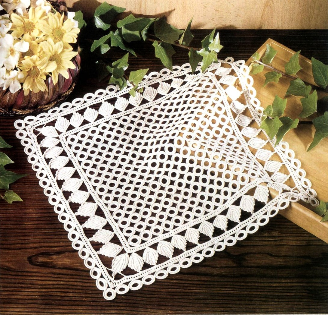 Квадратная салфетка крючком. Квадратная салфетка крючком схема. Вяжем квадратную салфетку крючком. Скатерть крючком схемы. Квадратная рельефная салфетка крючком схема.